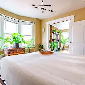  Holiday home Prime Location Rated Free Parking Clean